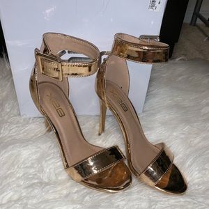 Rose gold Heels size 6